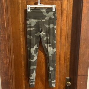 PINK Victoria's Secret Women’s  Camouflage Leggings